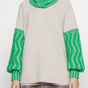 MaxMara Weekend HABITO
2way Knit Grey and Green Turtleneck Sweater